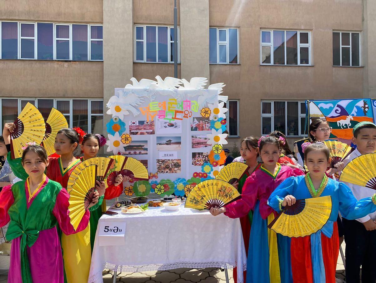 Қазақстан халқы 1 мамыр ынтымақ пен бірлік күні. 1 мая – день единства народа Казахстана.