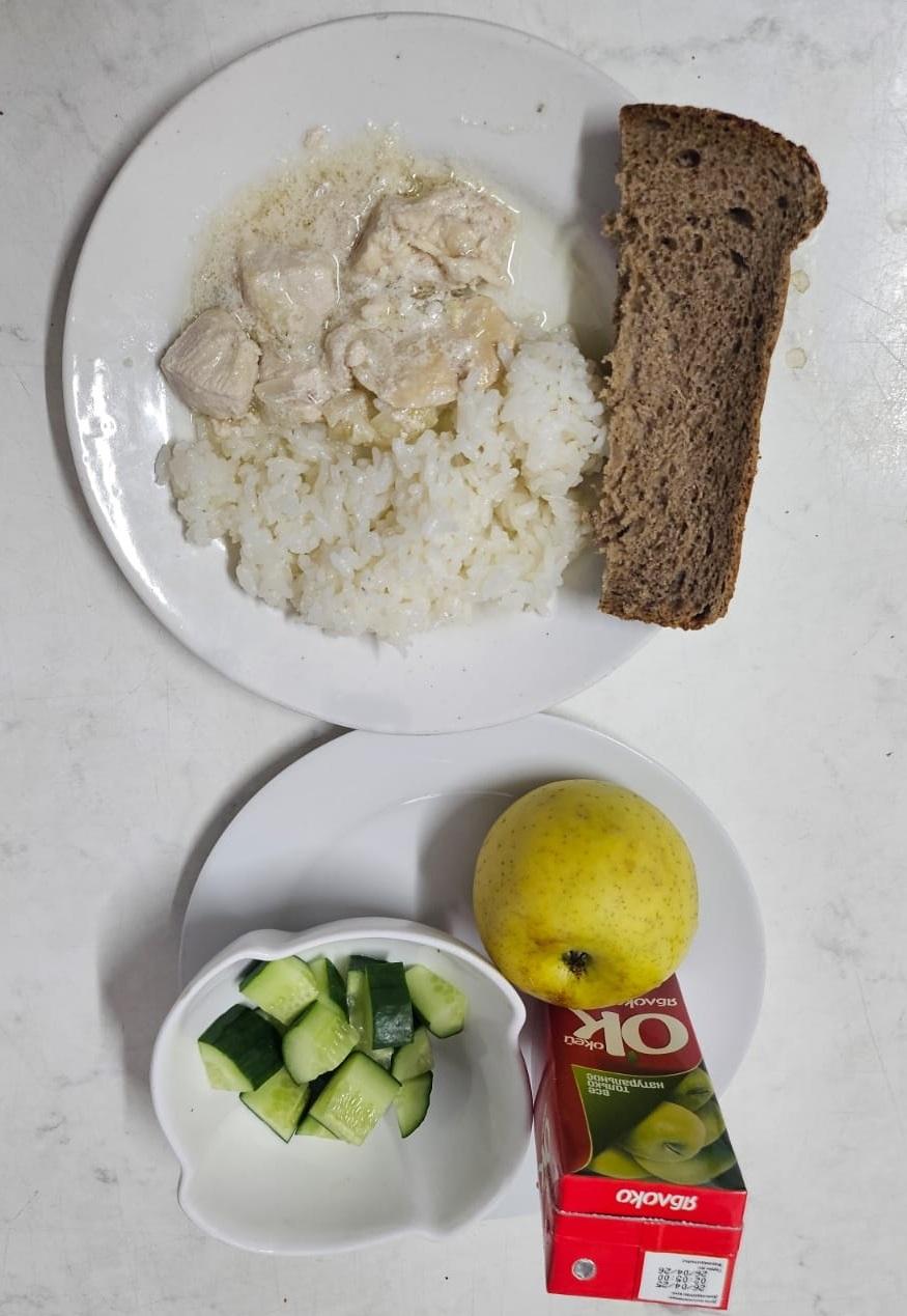 Мектеп лагерінде тамақтану / Питание в пришкольном лагере