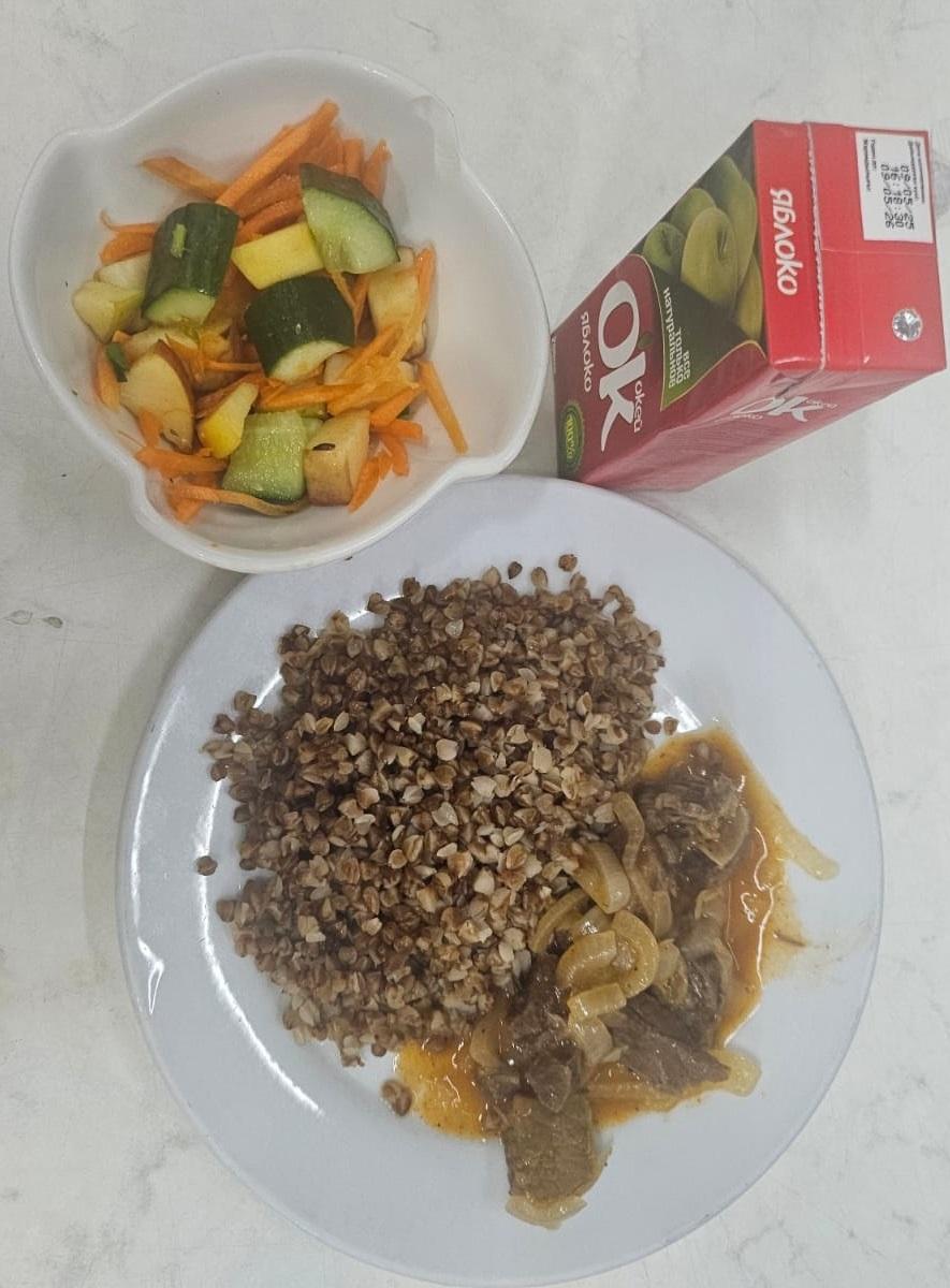 Мектеп лагерінде тамақтану / Питание в пришкольном лагере