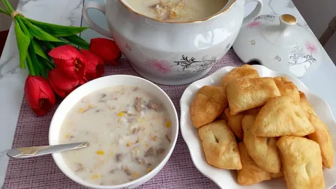 Наурызкөж-бұл дәстүрлі мерекелік, қазақ тағамдарының тағамы, ол наурыздың көктемгі күн мен түннің теңелуі мерекесіне дайындалады. / Наурызкөже — это традиционное праздничное, блюдо казахской кухни, которое готовят на праздник весеннего равноденствия